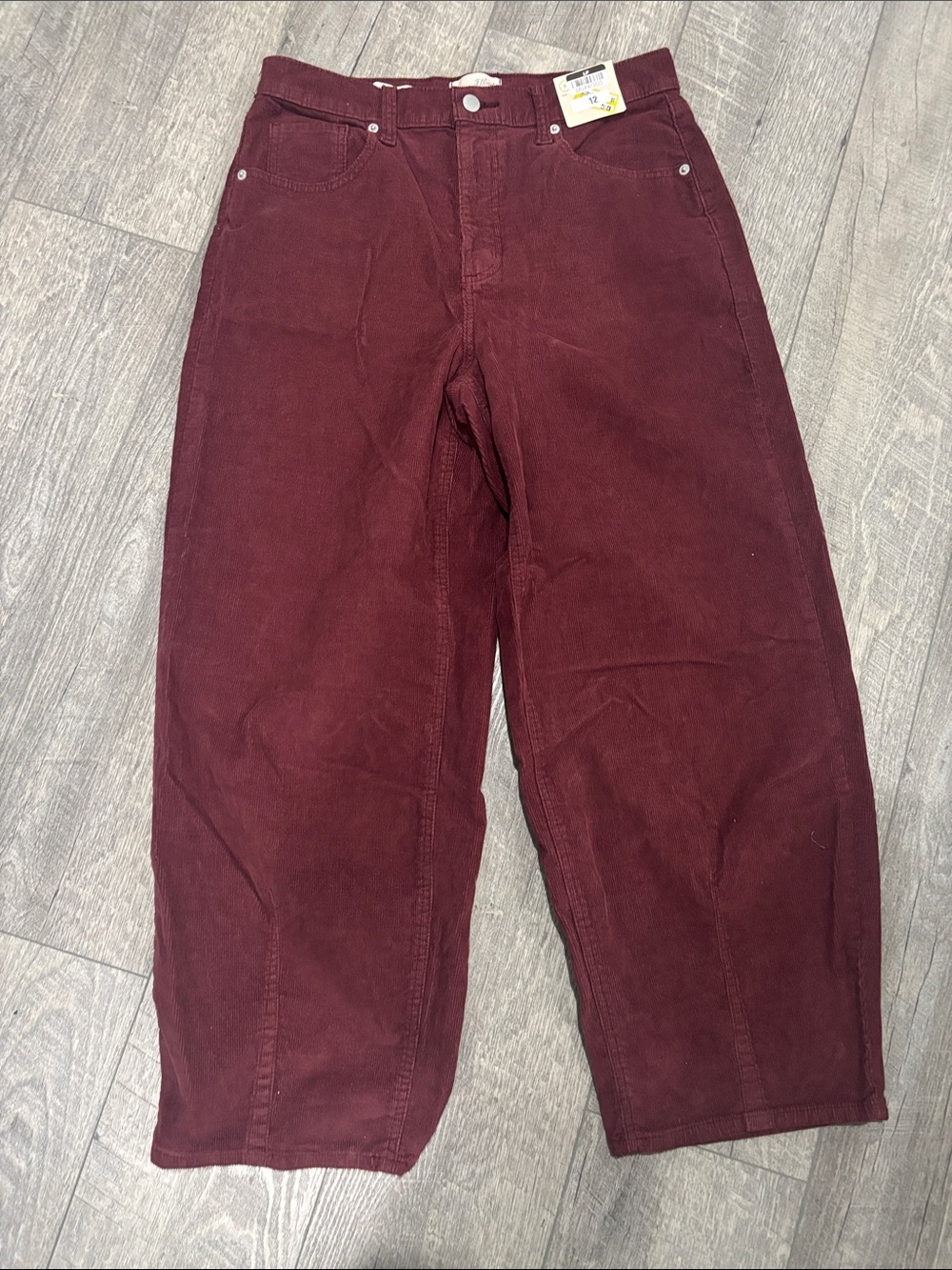 Women’s barrel Corduroy Pants in Burgundy